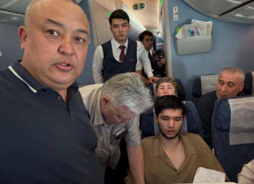 Қозоғистонлик шифокор Нью Йорк–Тошкент рейсида йўловчининг ҳаётини сақлаб қолди